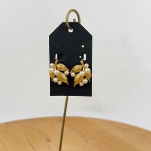 Vintage 1950s-60s Crown Trifari Gold Leaf and Faux Pearl Clip-on Earrings, EUC